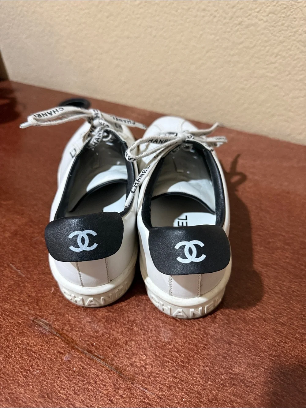 CHANEL White Leather women’s Sneakers with Black Heel Tabs size 38.5